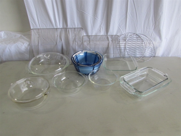 CLEAR & BLUE PYREX & ANCHOR HOCKING GLASS KITCHENWARE & METAL COOLING RACKS