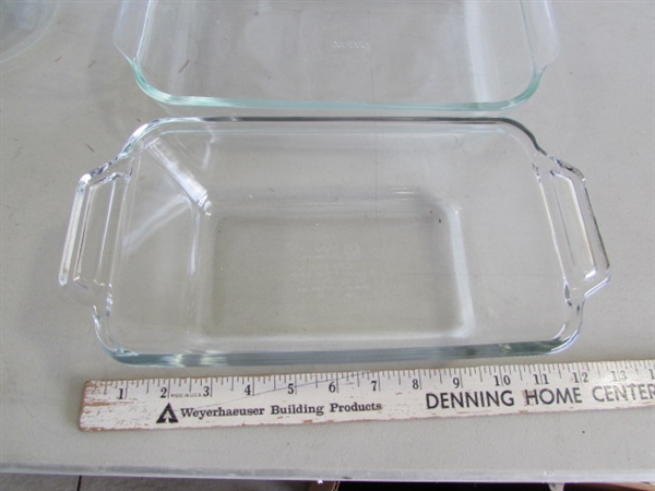 CLEAR & BLUE PYREX & ANCHOR HOCKING GLASS KITCHENWARE & METAL COOLING RACKS