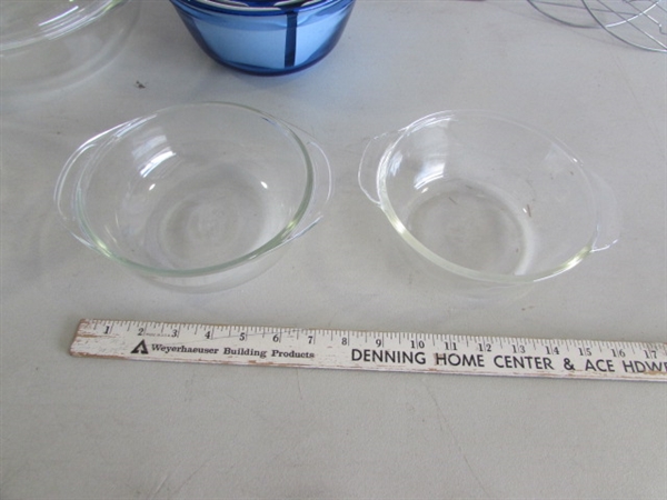 CLEAR & BLUE PYREX & ANCHOR HOCKING GLASS KITCHENWARE & METAL COOLING RACKS