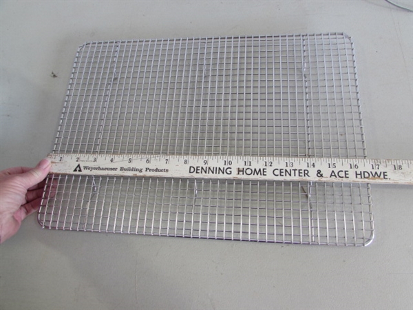 CLEAR & BLUE PYREX & ANCHOR HOCKING GLASS KITCHENWARE & METAL COOLING RACKS