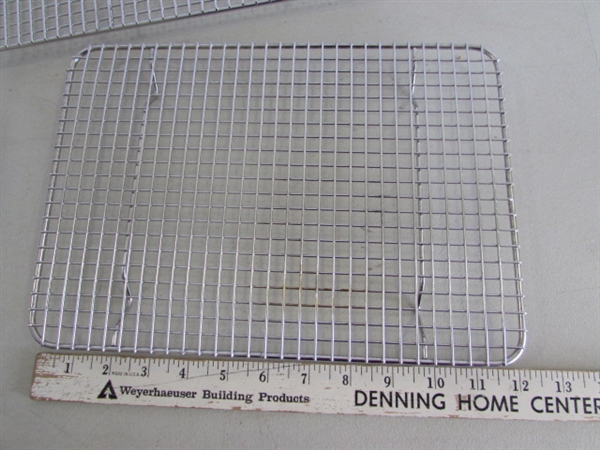 CLEAR & BLUE PYREX & ANCHOR HOCKING GLASS KITCHENWARE & METAL COOLING RACKS