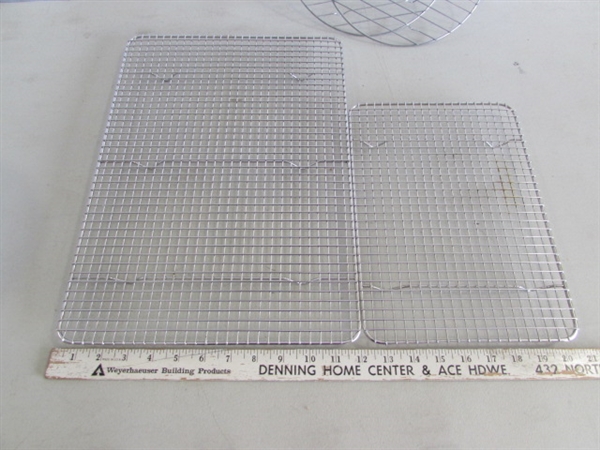 CLEAR & BLUE PYREX & ANCHOR HOCKING GLASS KITCHENWARE & METAL COOLING RACKS