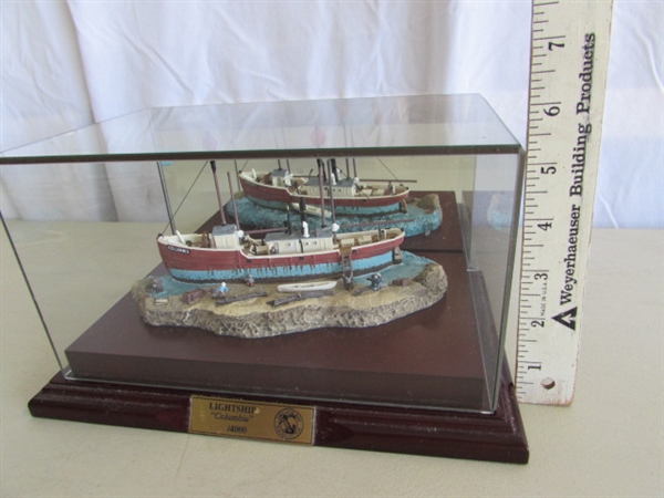 LIMITED EDITION LIGHTSHIP COLUMBIA #1323/4000 IN GLASS CASE
