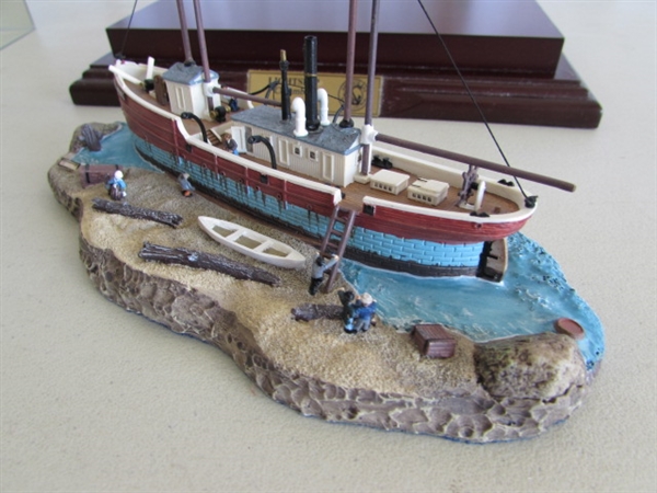 LIMITED EDITION LIGHTSHIP COLUMBIA #1323/4000 IN GLASS CASE