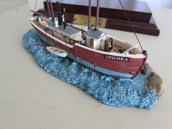 LIMITED EDITION LIGHTSHIP COLUMBIA #1323/4000 IN GLASS CASE
