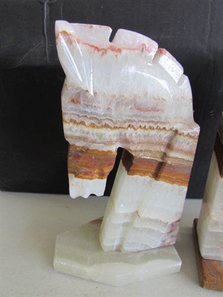 2 SETS OF CARVED ONYX HORSE HEAD BOOKENDS