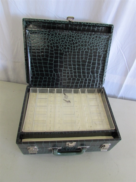 SUITCASE STYLE SEWING BASKET