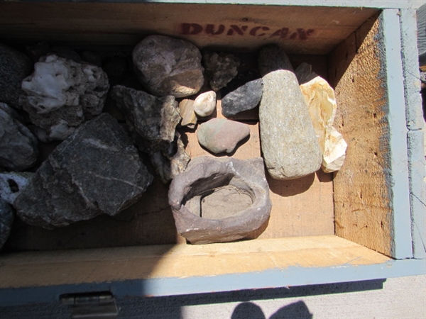 VINTAGE WOODEN AMMO CRATE/BOX WITH ASSORTED ROCKS