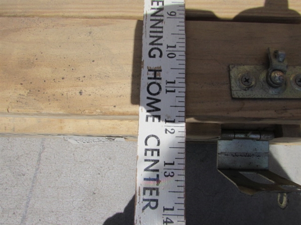 VINTAGE WOODEN AMMO CRATE/BOX WITH SCRAPERS, CHISELS & MORE