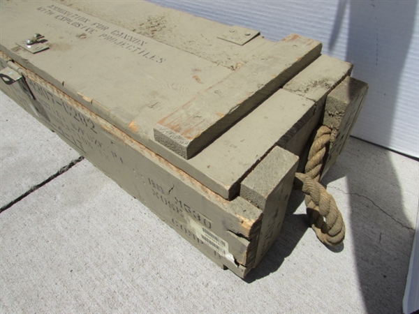 VINTAGE WOODEN AMMO CRATE/BOX WITH ASSORTED HOUSEHOLD ITEMS