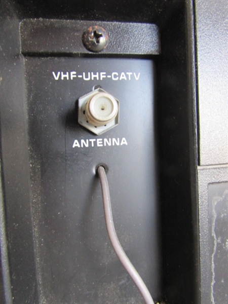 VINTAGE ZENITH AC/DC 9 TV