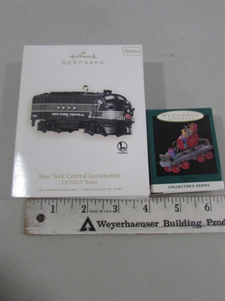 TRAIN CHRISTMAS ORNAMENTS & DECOR
