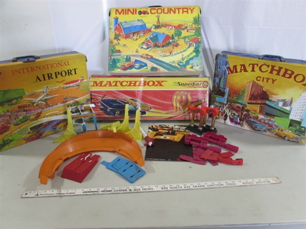 VINTAGE MATCHBOX FOLD-OUT PLAYSETS, RACETRACK & HOT WHEELS ITEMS