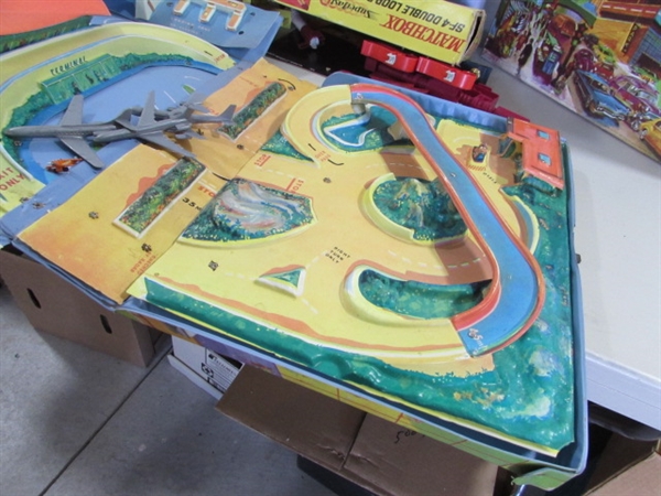 VINTAGE MATCHBOX FOLD-OUT PLAYSETS, RACETRACK & HOT WHEELS ITEMS