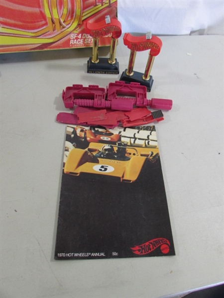 VINTAGE MATCHBOX FOLD-OUT PLAYSETS, RACETRACK & HOT WHEELS ITEMS