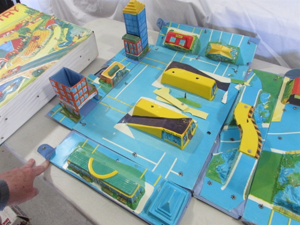 VINTAGE MATCHBOX FOLD-OUT PLAYSETS, RACETRACK & HOT WHEELS ITEMS
