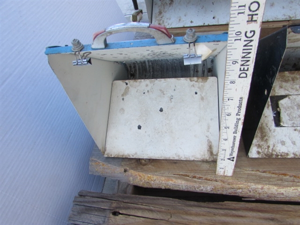 3 SMALL AIR GUN PELLET TRAPS & BOX OF PAPER TARGETS