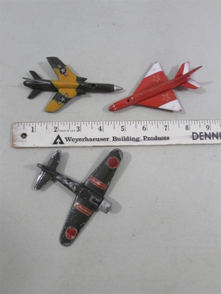 VINTAGE DIE CAST FERRARI & MERCEDES & AMC MODEL & DIECAST PLANES