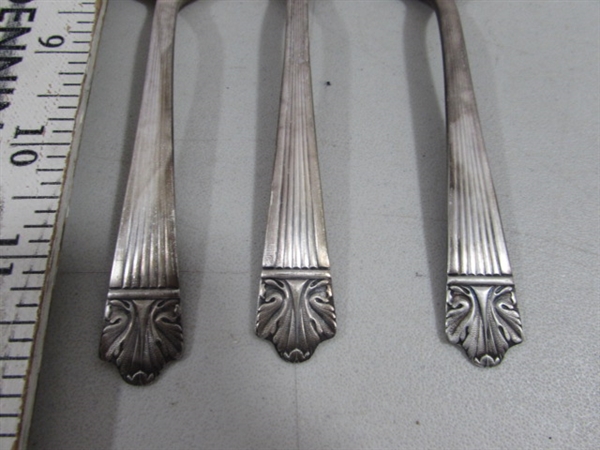 VINTAGE HOLMES & EDWARDS DANISH PRINCESS SILVERPLATE FLATWARE SET IN BOX + 6 LADY ESTHER TEASPOONS