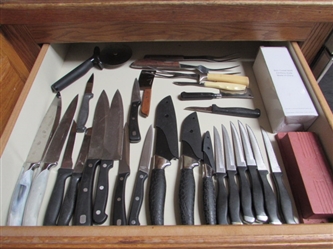 ASSORTMENT OF KITCHEN KNIVES & SHARPENING STONE