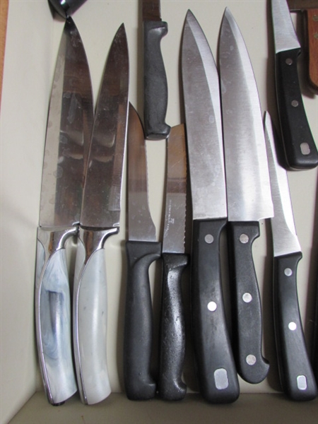 ASSORTMENT OF KITCHEN KNIVES & SHARPENING STONE
