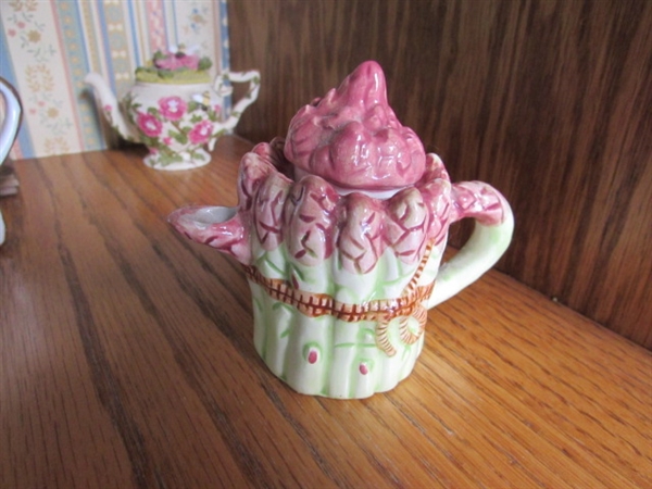 MINI TEAPOT COLLECTION & COASTERS