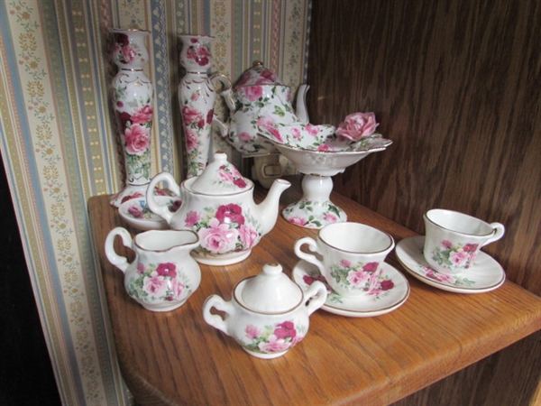 QUEEN BESS CHINA MINI TEA COLLECTION W/TWO CANDLESTICK HOLDERS