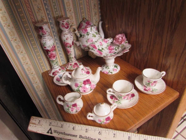 QUEEN BESS CHINA MINI TEA COLLECTION W/TWO CANDLESTICK HOLDERS