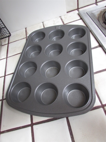 STICKY RICE BASKET, LARGE MIXING BOWL & VARIETY OF BAKING PANS