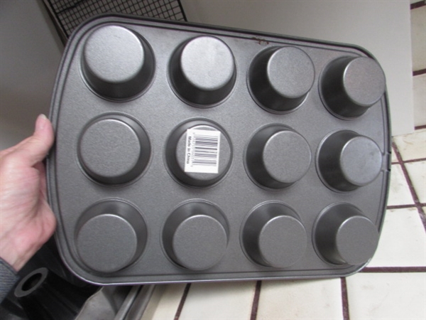 STICKY RICE BASKET, LARGE MIXING BOWL & VARIETY OF BAKING PANS