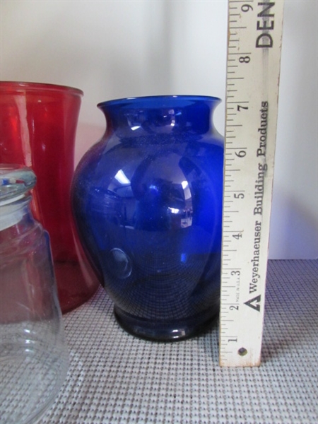 LARGE ASSORTMENT OF VASES & CANDLE JARS