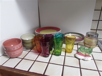ROYAL NORFOLK MAMBO DINNER PLATES, BOWLS & PALAKS JEWEL COLORED GLASS TUMBLERS