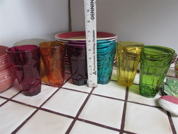 ROYAL NORFOLK MAMBO DINNER PLATES, BOWLS & PALAKS JEWEL COLORED GLASS TUMBLERS