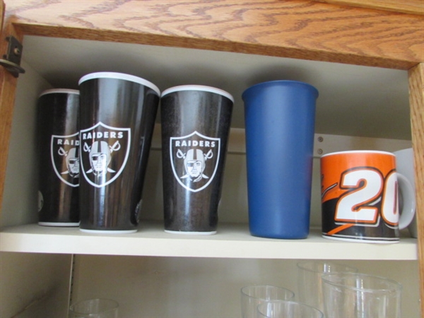 LARGE ASSORTMENT OF GLASSES, SOUP AND COFFEE MUGS