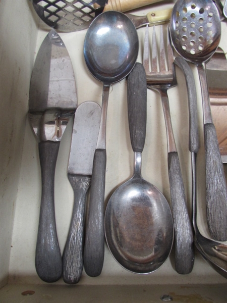 MIXED LOT OF KITCHEN UTENSILS INCLUDING VINTAGE BEATER, SPOONS AND MORE