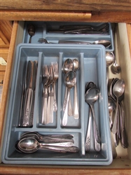 ASSORTED STAINLESS STEEL FLATWARE