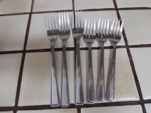 ASSORTED STAINLESS STEEL FLATWARE