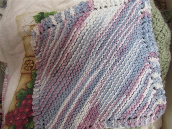 LARGE ASSORTMENT OF KITCHEN TOWELS AND PLACEMATS