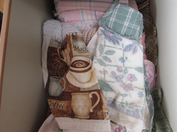 LARGE ASSORTMENT OF KITCHEN TOWELS AND PLACEMATS