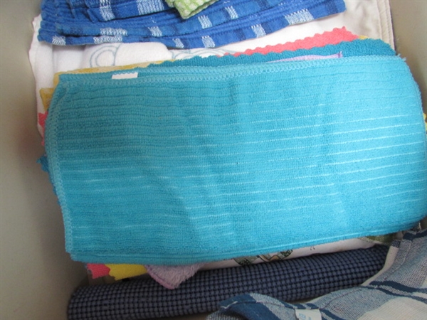 LARGE ASSORTMENT OF KITCHEN TOWELS AND PLACEMATS