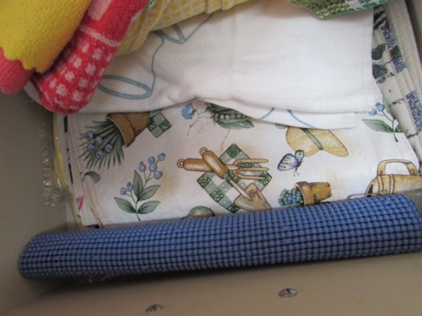 LARGE ASSORTMENT OF KITCHEN TOWELS AND PLACEMATS