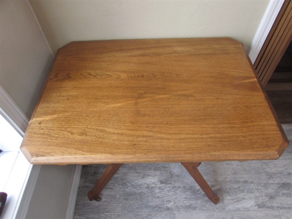 VINTAGE/ANTIQUE EASTLAKE PARLOR TABLE