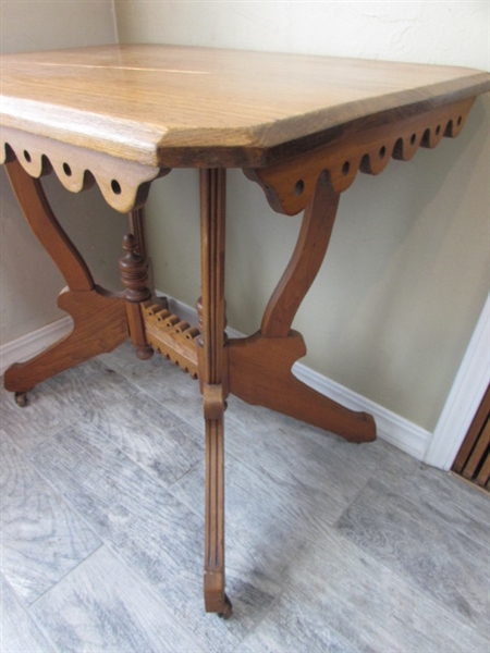 VINTAGE/ANTIQUE EASTLAKE PARLOR TABLE