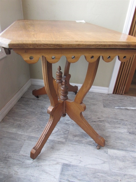 VINTAGE/ANTIQUE EASTLAKE PARLOR TABLE