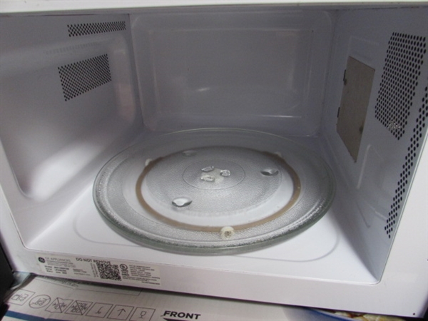 GE MICROWAVE OVEN AND COOKBOOK