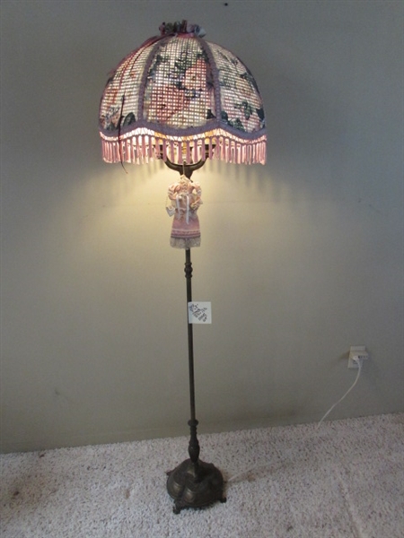 ANTIQUE VICTORIAN FLOOR LAMP