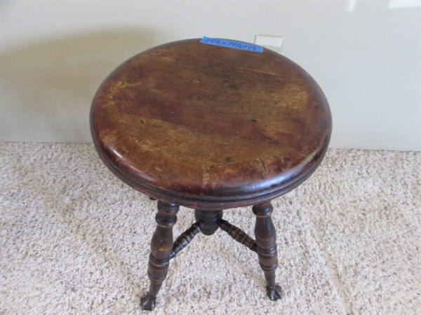 ANTIQUE WOOD PIANO STOOL W/GLASS BALL CLAW FEET