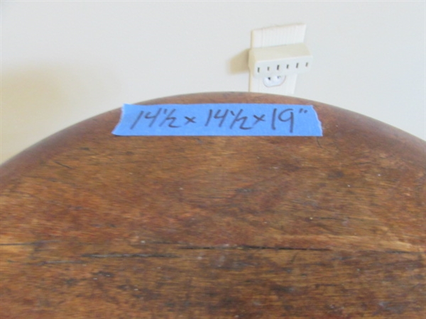ANTIQUE WOOD PIANO STOOL W/GLASS BALL CLAW FEET