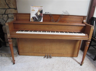 STORY & CLARK PIANO & LESSON BOOK AND MUSICAL NOTE WALL HANGING