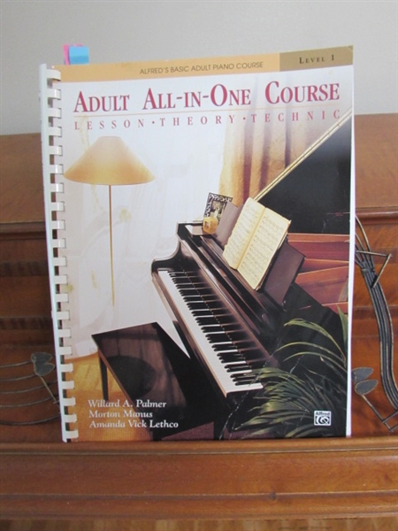 STORY & CLARK PIANO & LESSON BOOK AND MUSICAL NOTE WALL HANGING
